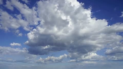 The light blue sky and white clouds bring a refreshing feeling to the clear sky