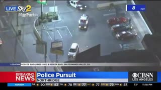 Taxi Driver & Citizen Get Involved In Police Pursuit