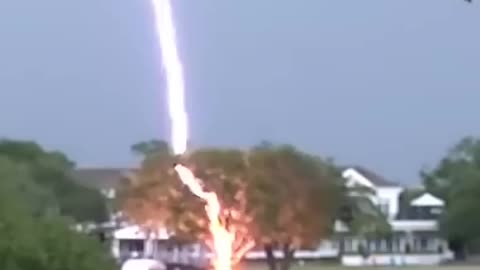A lightning strike for the ages at the 2024 U.S. Women's Open ⚡️⚡️