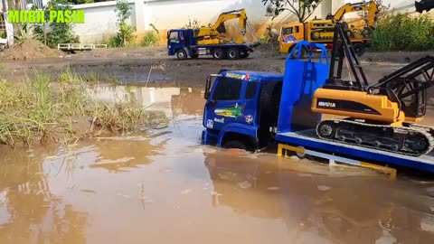 Cars Carrying Amphibious Cranes, Dump Trucks Carrying Sand, Sand Excavators