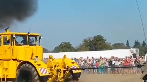 tractors stuck, machines accelerating (26)