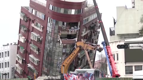 Demolition of tilted building begins after Taiwan quake