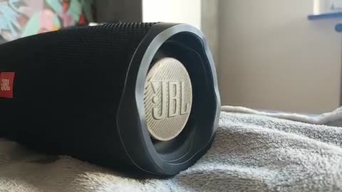 JBL Charge 4 Bass Test