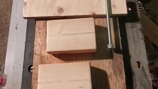 Homemade chainsaw mill guide