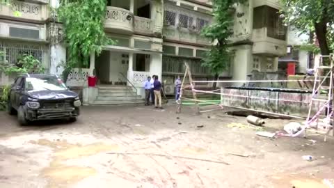 Car swallowed by Mumbai sinkhole