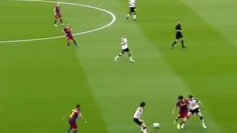 Asi jugaban Dani Alves y Messi en el Barcelona