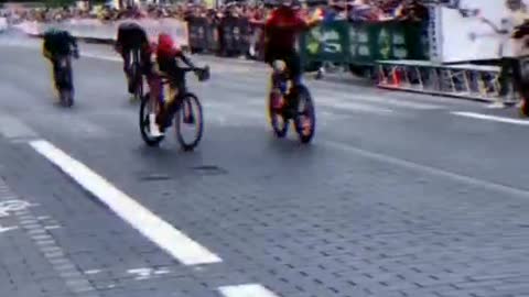 bicycle race fall