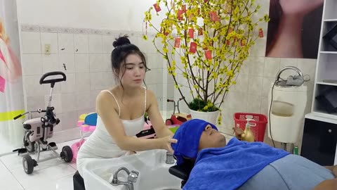 Relax every day with a hair wash and facial massage at a luxurious hair salon