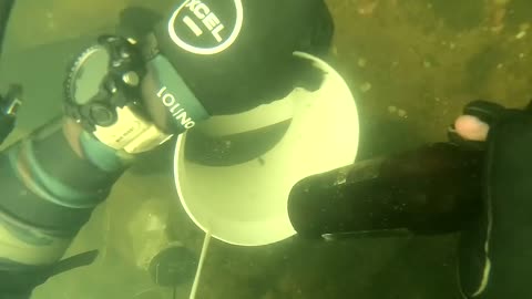 I Found a Crashed Drone Underwater While Scuba Diving! (Returned to Owner)-4