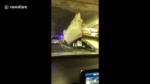 NY 🚚driver misjudged tunnel 📏height 👀