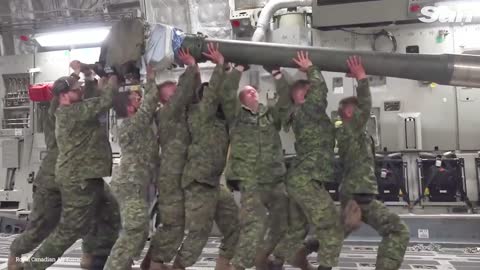 Canadian air force ship M 77. Howitzers to ukraine