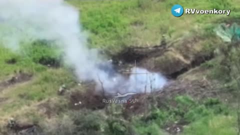 Video of paratroopers fighting against the AFU attacking their positions near Kleshcheyevka.