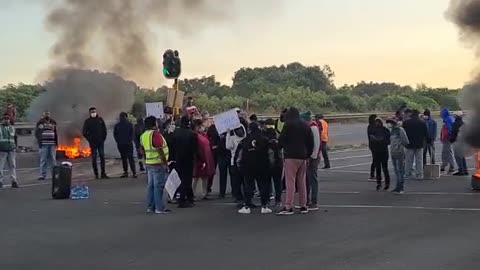 Residents on the R102 near Ottawa took to the streets demanding better service delivery