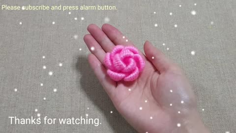 Small flower decorations woven by yourself