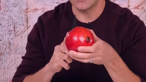 Best way to open and eat a pomegranate !