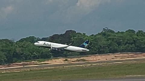 Airbus A320NEO PR-YRT decolando de Manaus para Campinas