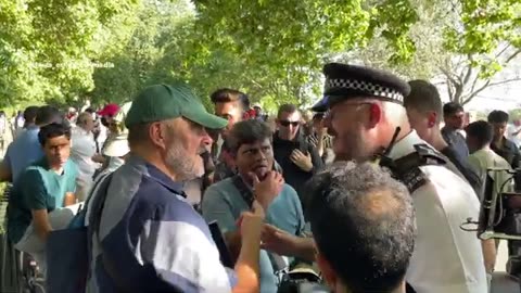 🚨 Police show of authority at Speakers' Corner LONDON