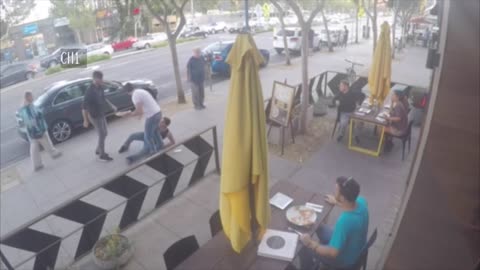 Guy Stops Street Brawl With Pizza Offering