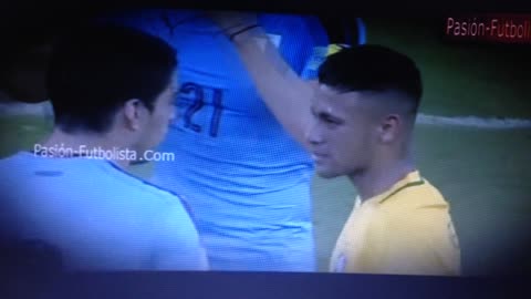 Neymar jr and Luis Suárez fighting