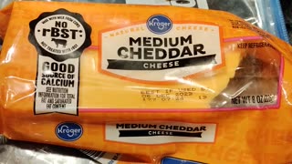 Eating Kroger Medium Cheddar Cheese, Dbn, MI, 8/12/23