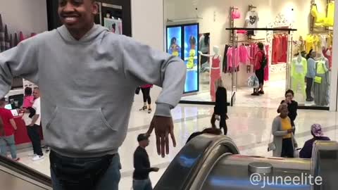 Man Dazzles Entire Mall with Jaywalk Dance
