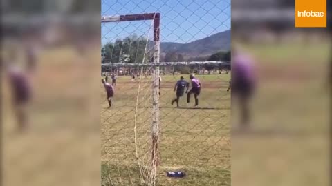 la tremenda patada del fútbol amateur entre veteranos