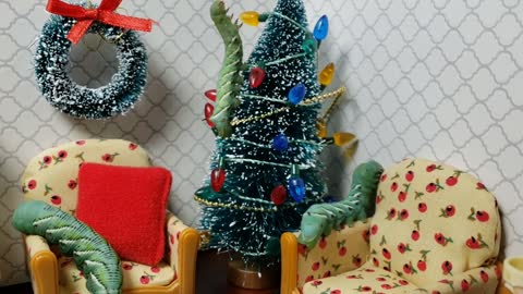 Bug Videos for Kids | Worm Decorates The Christmas Tree