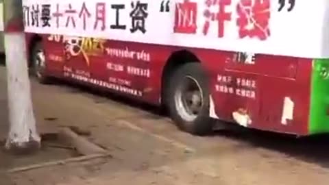 Chinese bus company defaults on wages