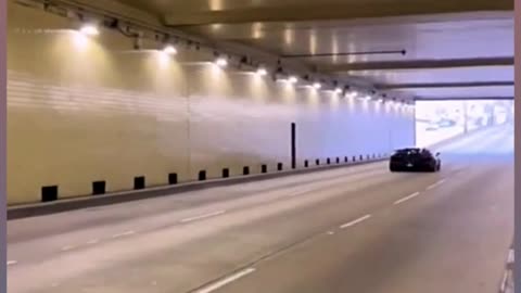 Lamborghini Aventador vs. Porsche 911 Turbo S in Tunnel Concert