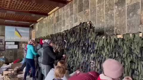 Ukraine| Locals are gathering to pray and protect their motherland