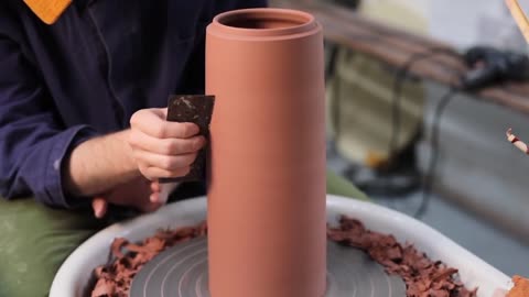 Measure The Shape Of A Pottery Pot With A Ruler