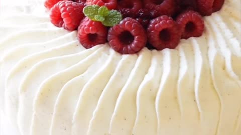 Raspberries vanilla cake