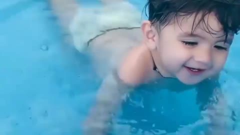 Little boy is new to swimming. Cuteness overload 💫♥️