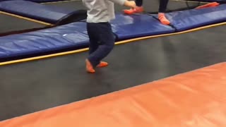 Skyzone - Trampoline- Shaed