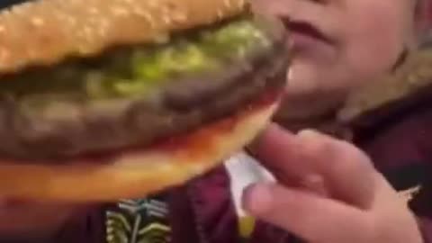 Bugir Kid 😭😂 #burgir #burger #subscribe