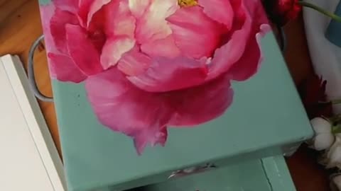 Grandma likes peonies. She says she hasn't changed her dressing box in her life