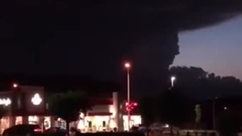 Sky Goes Black Over Kansas City Amid 'Tornado Emergency'
