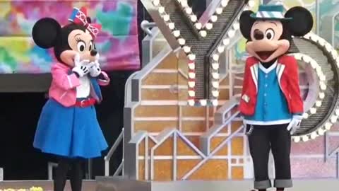 Minnie Mouse & Mikky Mouse Family Greet Audience on Stage After Big Show 2019