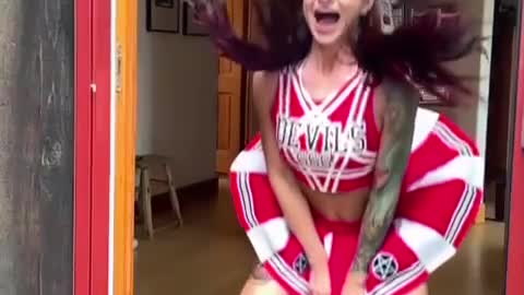 A cheerleader new dance📣