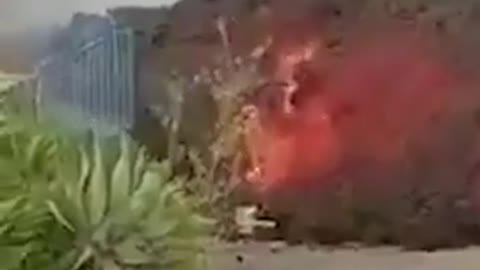 Erupting volcano: lava destroys houses in Canary Islands