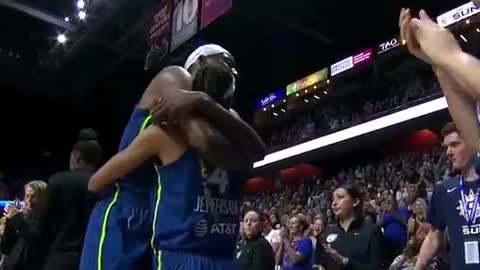 Sylvia Fowles checks out for the final time 😢❤️ | WNBA on ESPN