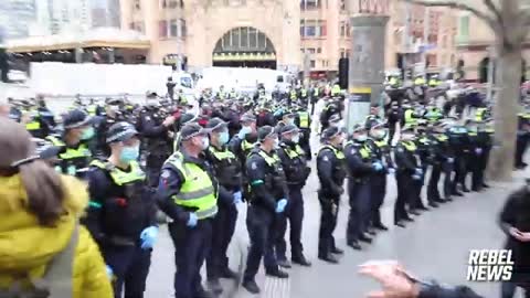 Police lose control of MASSIVE Anti-Lockdown-Freedom Rally in Melbourne