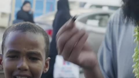 TOUCHING Quran Recitation by Street Boy in Yemen!