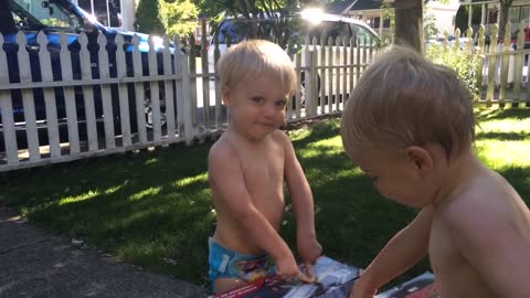 Twin babies do their best 'Hulk' impression