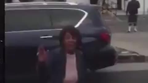 US Rep Maxine Waters seen interfering with police stop in California