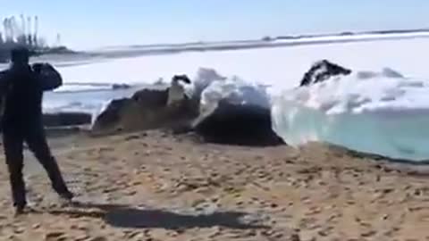 A quebra do gelo no Rio Yenisei