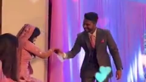 Viral Wedding clip | Romantic Entry Bride falls