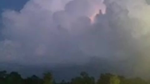 Crazy slow motion footage of Florida lightning strike boom