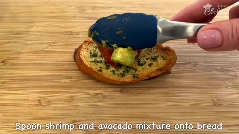 Easy Shrimp Avocado Garlic bread appetizer | 10 min recipe
