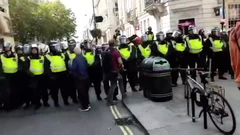 🚨 - Massive anti-government protest in London